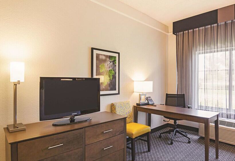 هتل La Quinta By Wyndham Denver Airport Dia