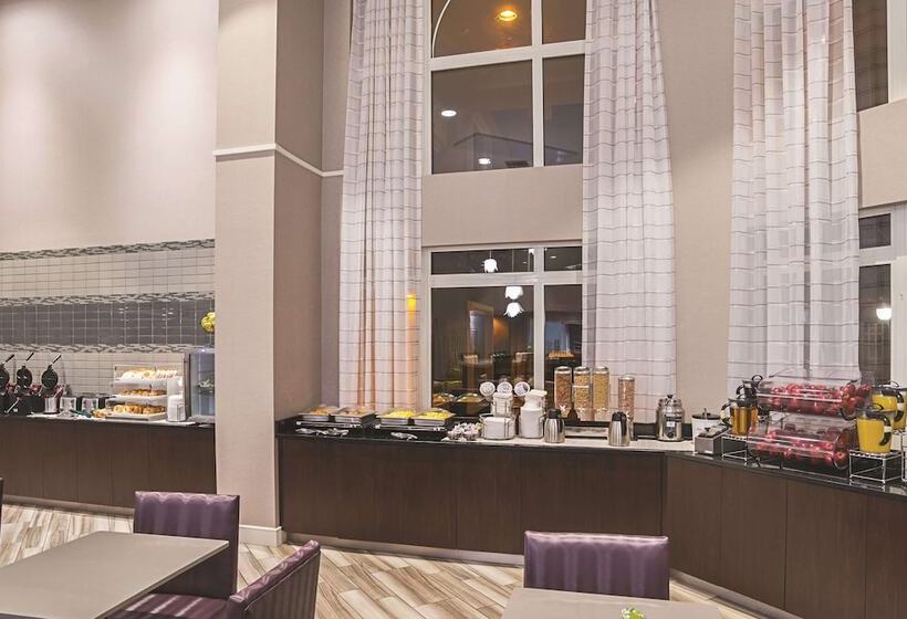 هتل La Quinta By Wyndham Flagstaff