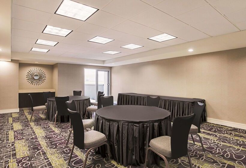 هتل La Quinta By Wyndham Fort Worth North