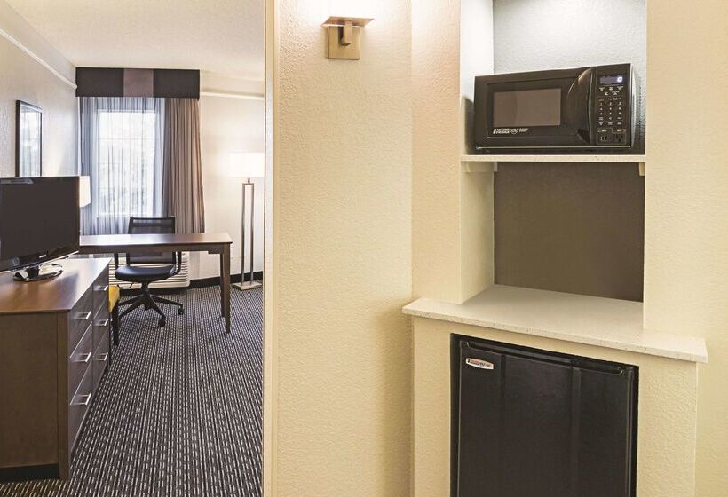هتل La Quinta By Wyndham Fort Worth North