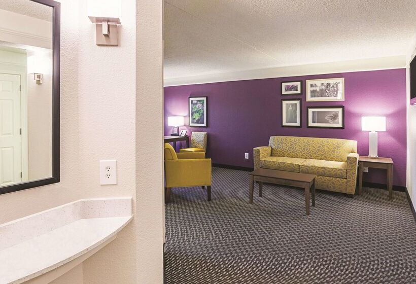 هتل La Quinta By Wyndham Fort Worth North