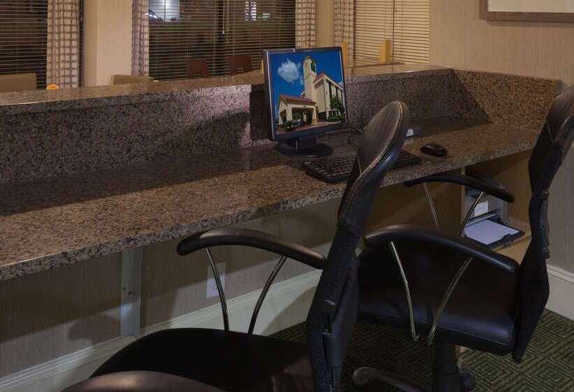 בית מלון כפרי La Quinta By Wyndham Houston Stafford Sugarland