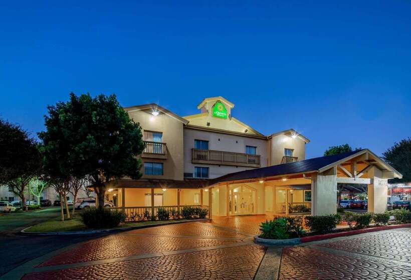 فندق La Quinta Inn & Suites By Wyndham Irvine Spectrum