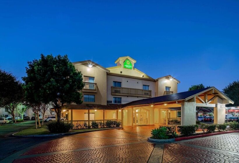 هتل La Quinta Inn & Suites By Wyndham Irvine Spectrum