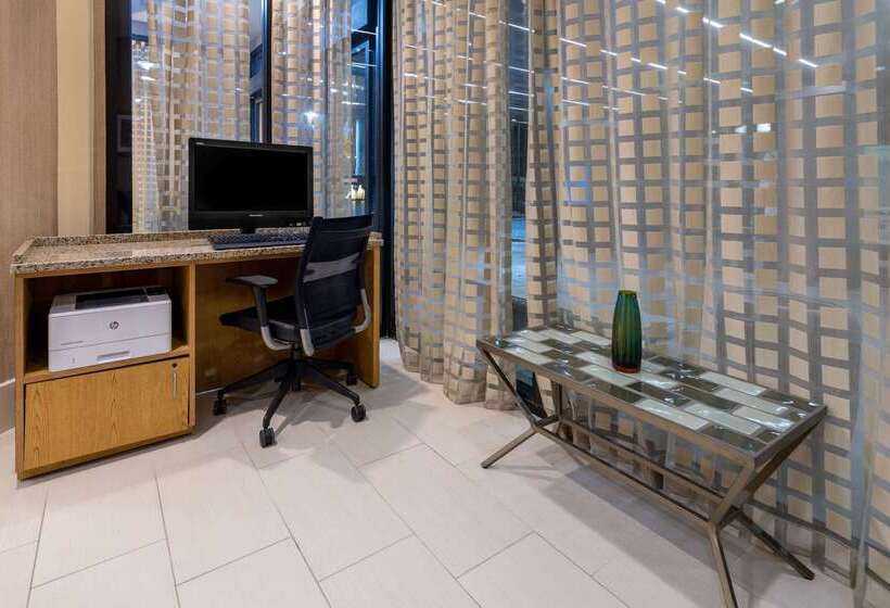 בית מלון כפרי La Quinta Inn & Suites By Wyndham Kingsport Tricities Airport