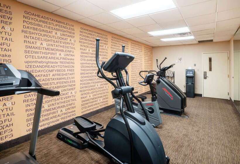 هتل La Quinta By Wyndham Nashville Airport/opryland