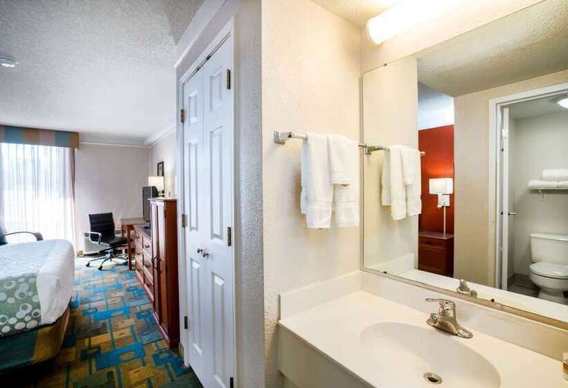 هتل La Quinta By Wyndham Nashville Airport/opryland