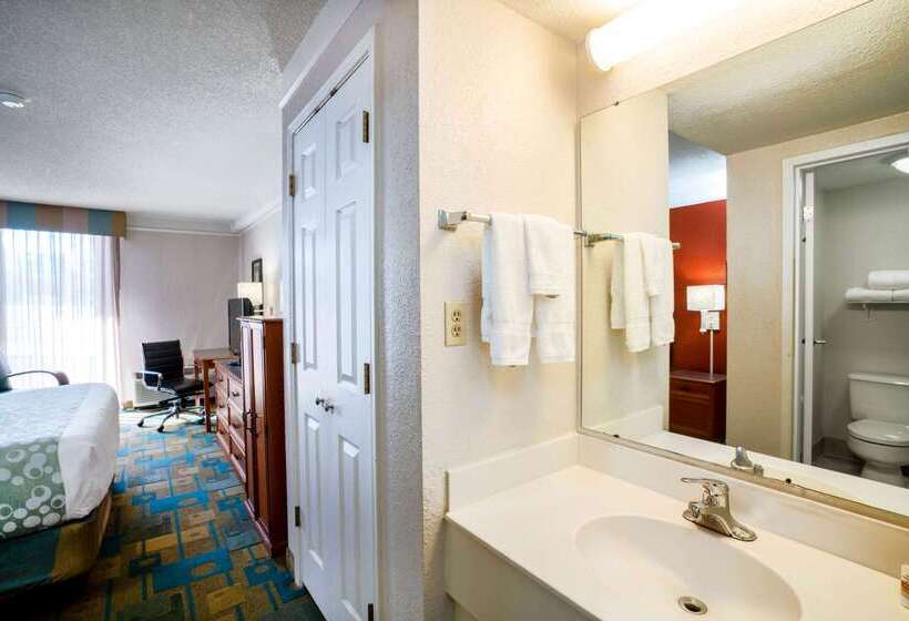 هتل La Quinta By Wyndham Nashville Airport/opryland