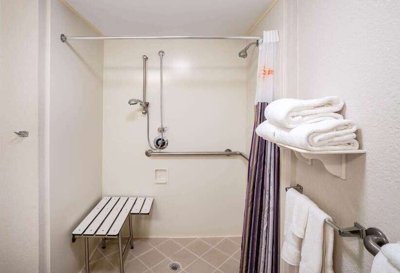 هتل La Quinta By Wyndham Nashville Airport/opryland