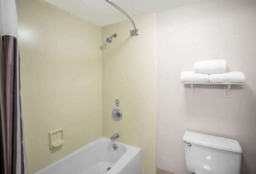 هتل La Quinta By Wyndham Nashville Airport/opryland