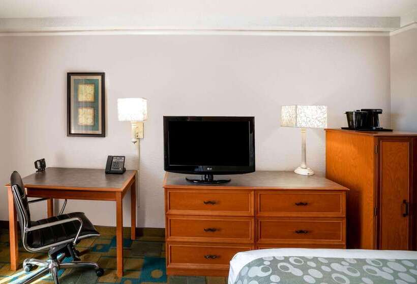 هتل La Quinta By Wyndham Nashville Airport/opryland