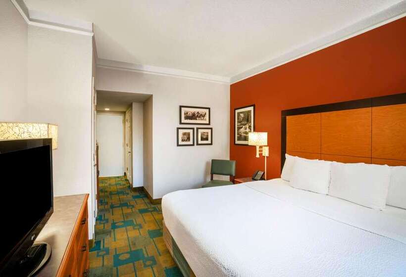 هتل La Quinta By Wyndham Nashville Airport/opryland