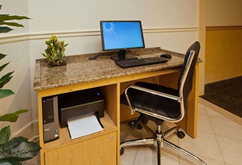 هتل La Quinta By Wyndham Nashville Airport/opryland