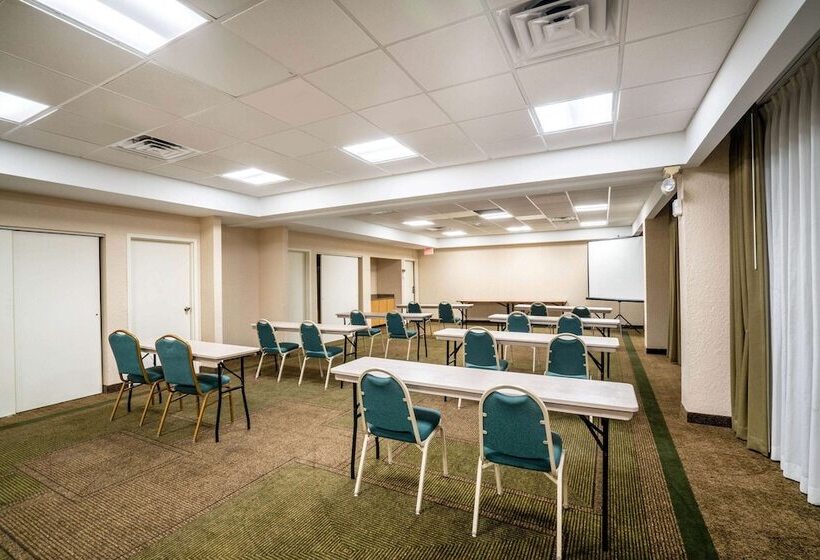 هتل La Quinta By Wyndham Nashville Airport/opryland