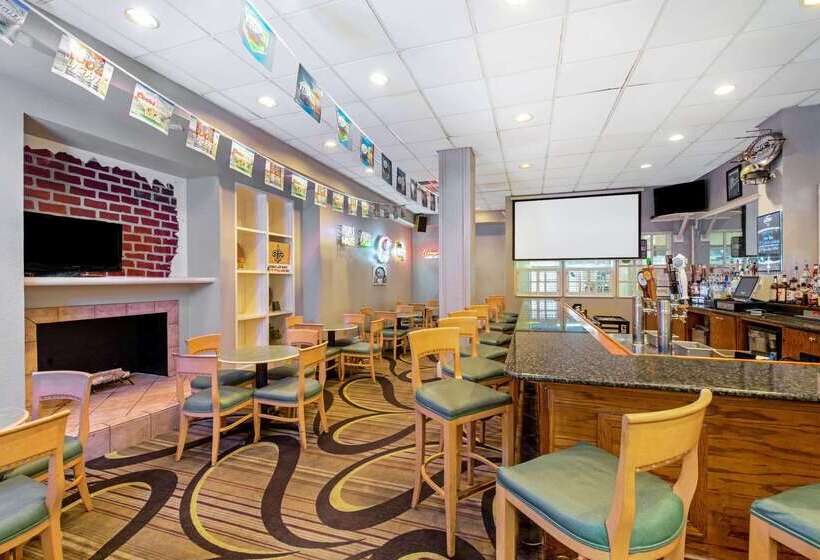 호텔 La Quinta By Wyndham New Orleans Airport