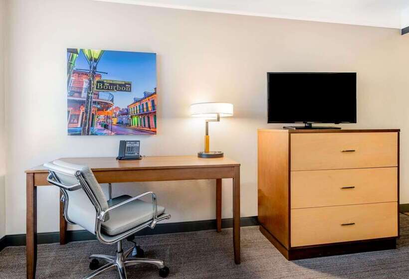 هتل La Quinta By Wyndham New Orleans Downtown