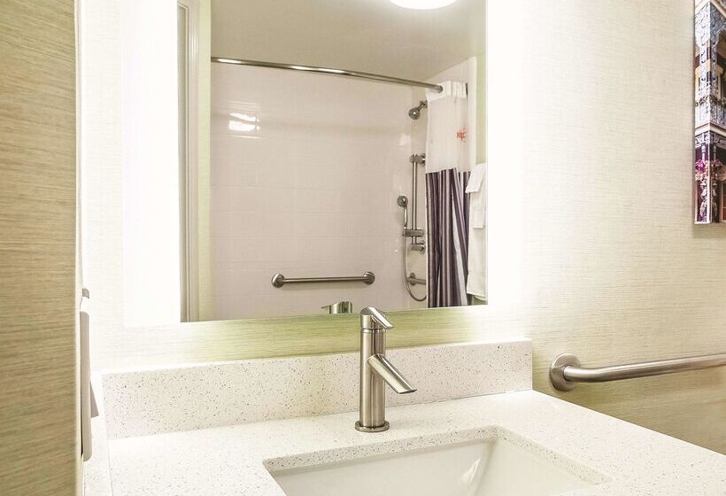 هتل La Quinta By Wyndham New Orleans Downtown