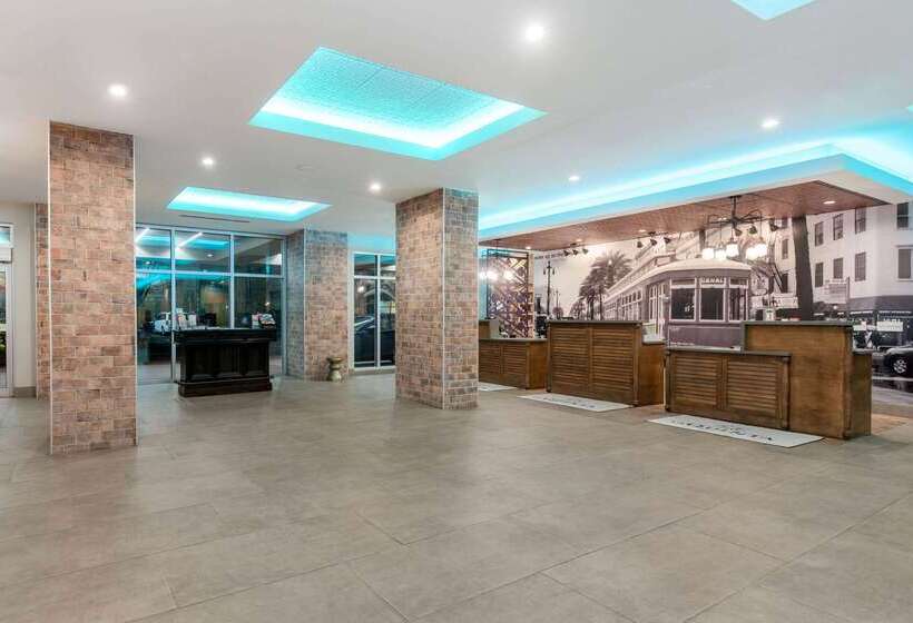 هتل La Quinta By Wyndham New Orleans Downtown