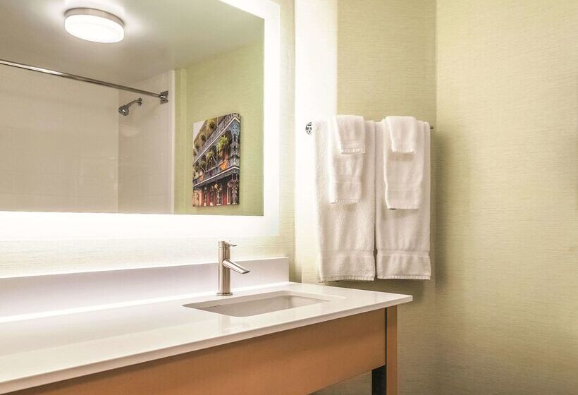 هتل La Quinta By Wyndham New Orleans Downtown
