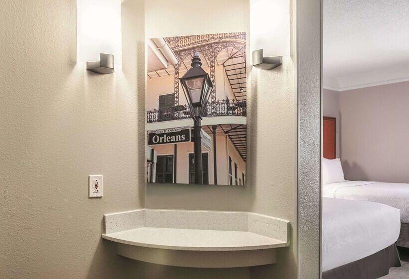 هتل La Quinta By Wyndham New Orleans Downtown