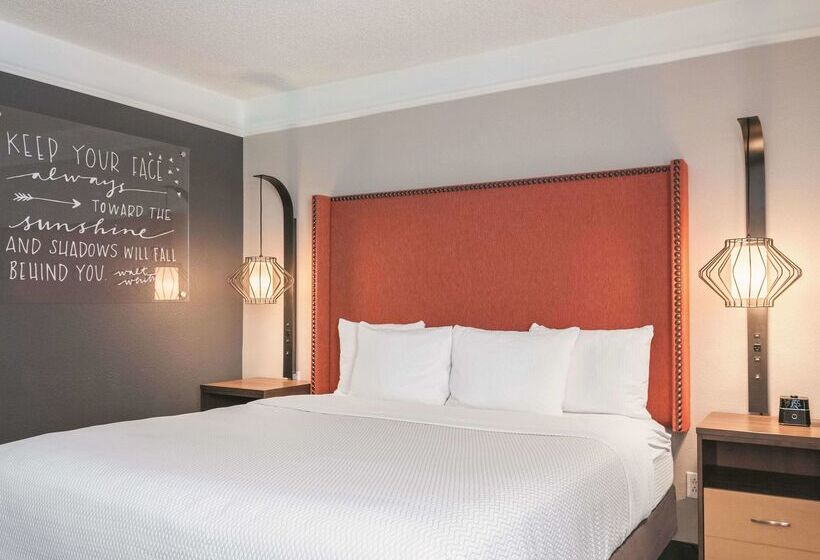 هتل La Quinta By Wyndham New Orleans Downtown