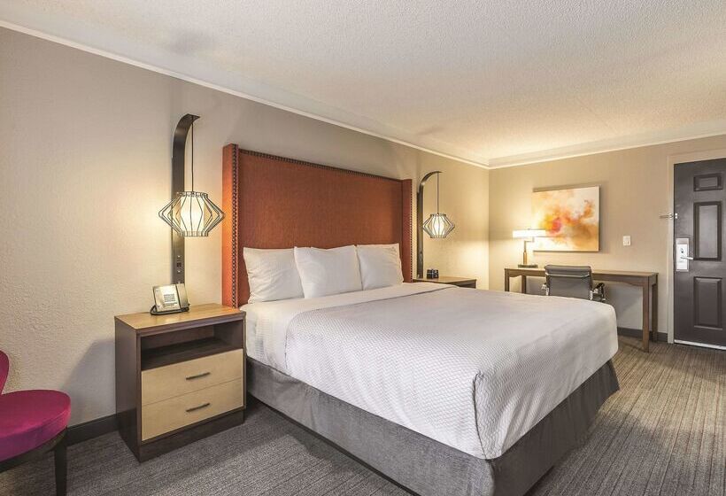 هتل La Quinta By Wyndham New Orleans Downtown