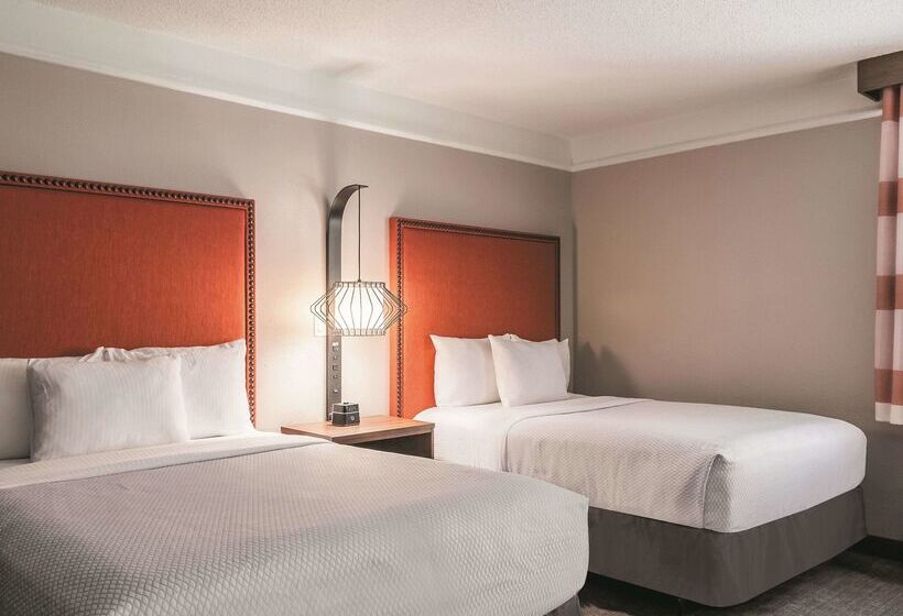 هتل La Quinta By Wyndham New Orleans Downtown