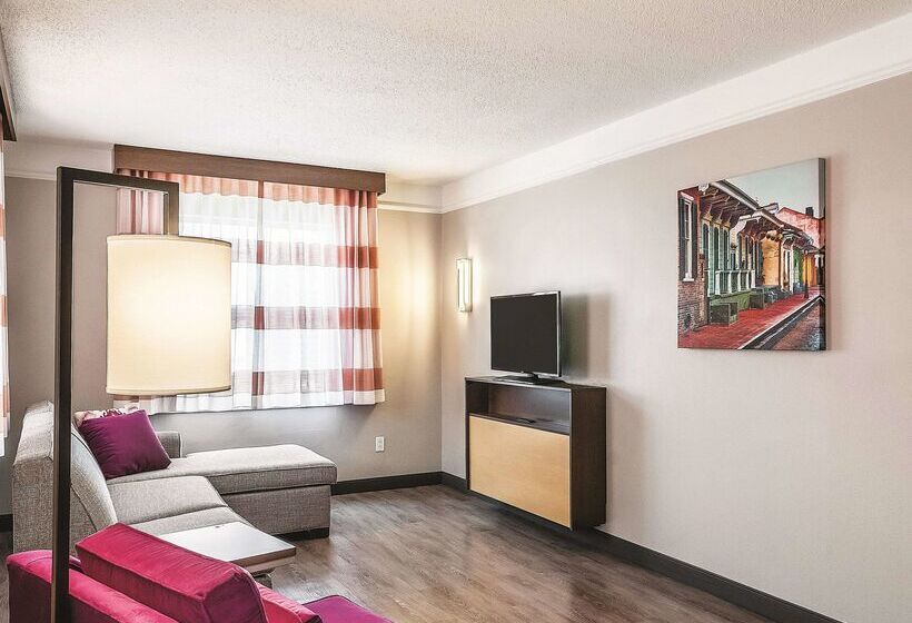 هتل La Quinta By Wyndham New Orleans Downtown