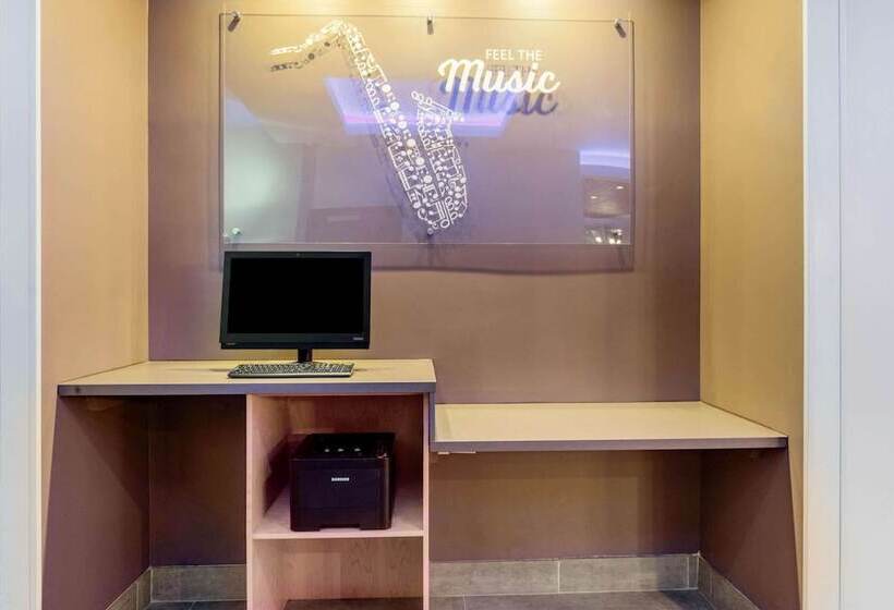 هتل La Quinta By Wyndham New Orleans Downtown