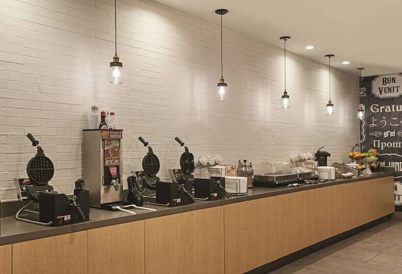 هتل La Quinta By Wyndham New Orleans Downtown