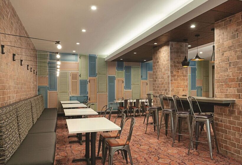 هتل La Quinta By Wyndham New Orleans Downtown