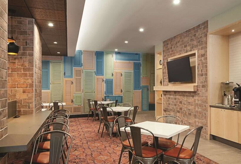 هتل La Quinta By Wyndham New Orleans Downtown