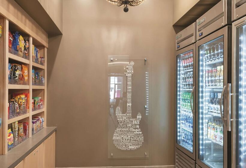 هتل La Quinta By Wyndham New Orleans Downtown