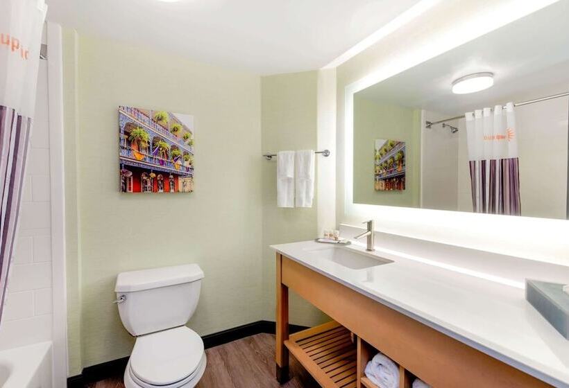 هتل La Quinta By Wyndham New Orleans Downtown