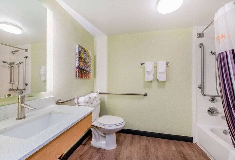 هتل La Quinta By Wyndham New Orleans Downtown