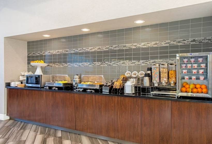 Отель La Quinta By Wyndham Orlando Airport North