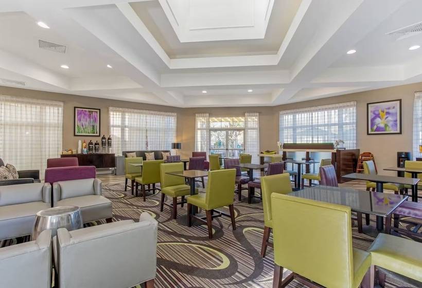 Отель La Quinta By Wyndham Orlando Airport North