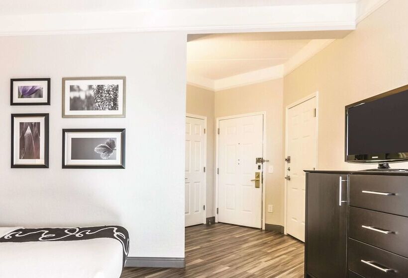 Отель La Quinta By Wyndham Orlando Airport North