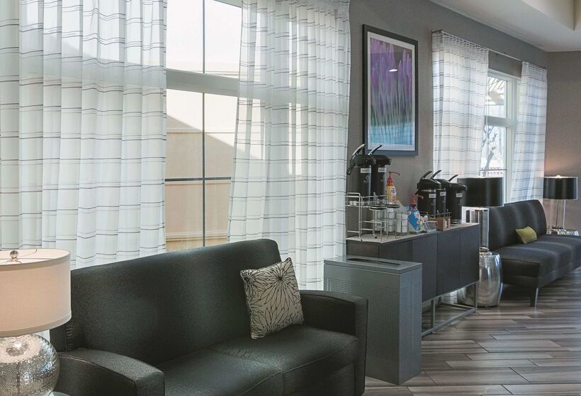 Отель La Quinta By Wyndham Orlando Airport North