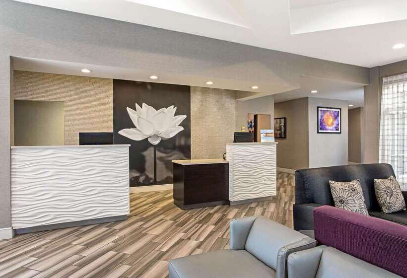 Отель La Quinta By Wyndham Orlando Airport North