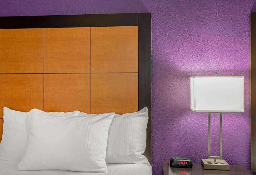 Отель La Quinta By Wyndham Orlando Airport North