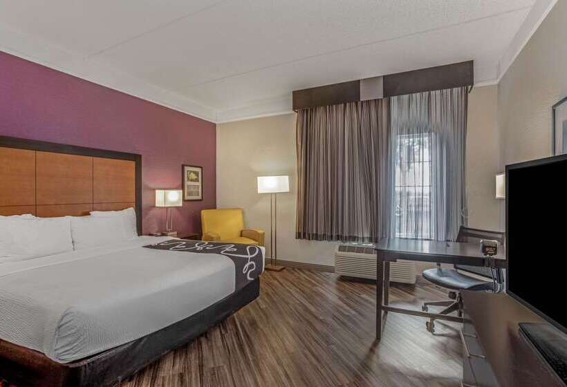 Отель La Quinta By Wyndham Orlando Airport North