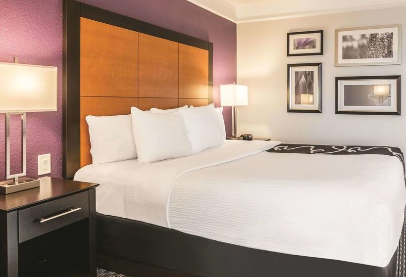 Отель La Quinta By Wyndham Orlando Airport North