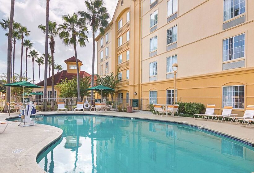 Отель La Quinta By Wyndham Orlando Airport North