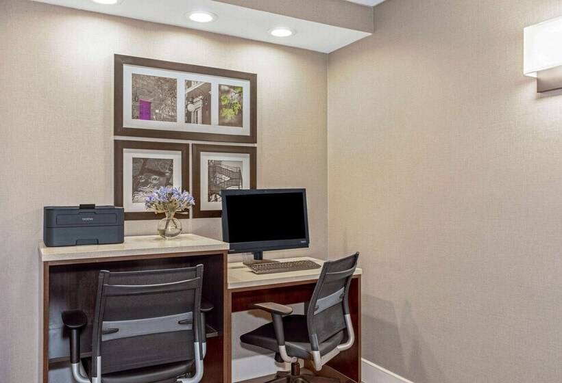 בית מלון כפרי La Quinta Inn & Suites By Wyndham Panama City