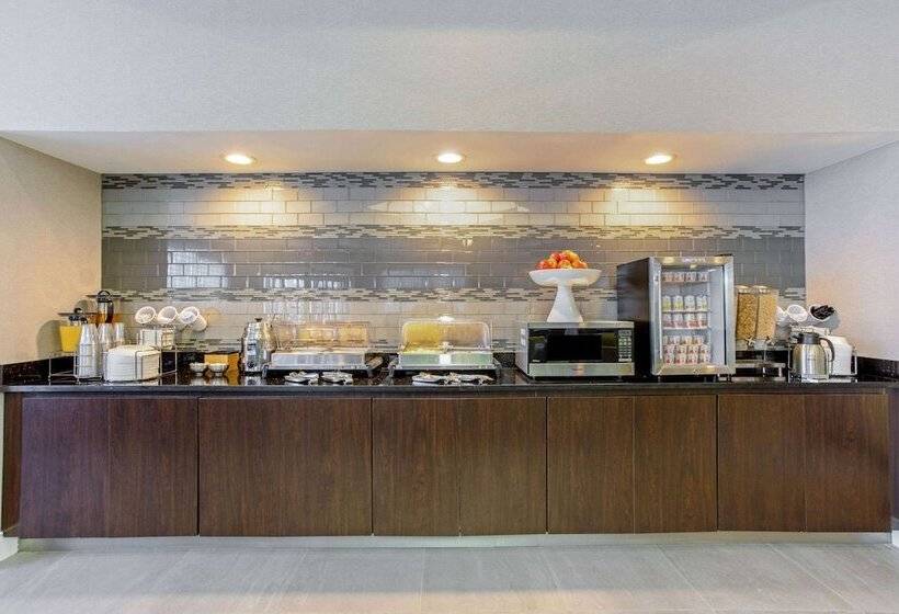 בית מלון כפרי La Quinta Inn & Suites By Wyndham Panama City