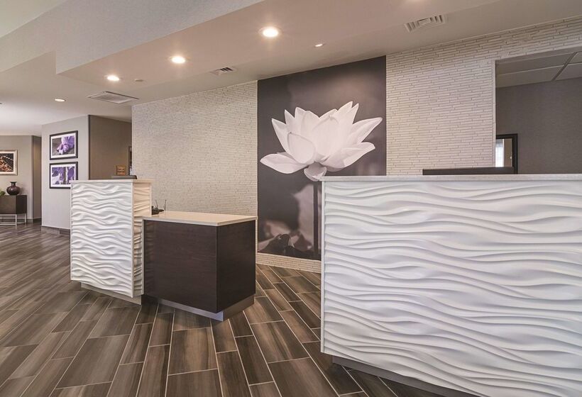 هتل La Quinta By Wyndham Phoenix Mesa West