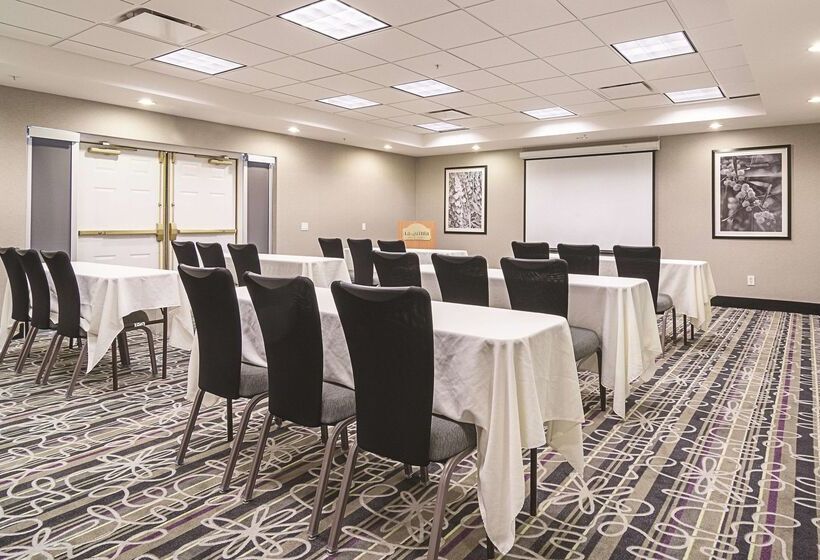 هتل La Quinta By Wyndham Phoenix Mesa West