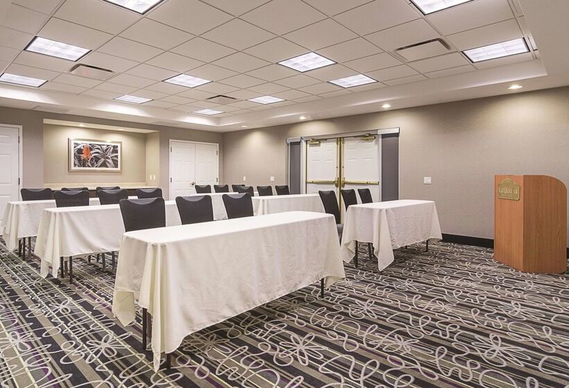 هتل La Quinta By Wyndham Phoenix Mesa West