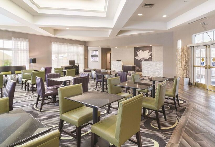 هتل La Quinta By Wyndham Phoenix Mesa West